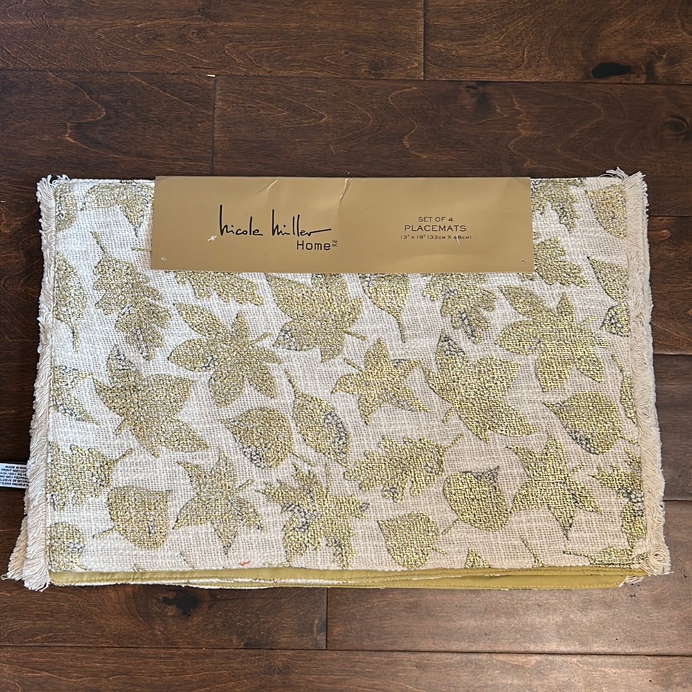 Nicole miller Set of 4 Fall leaves placemats new